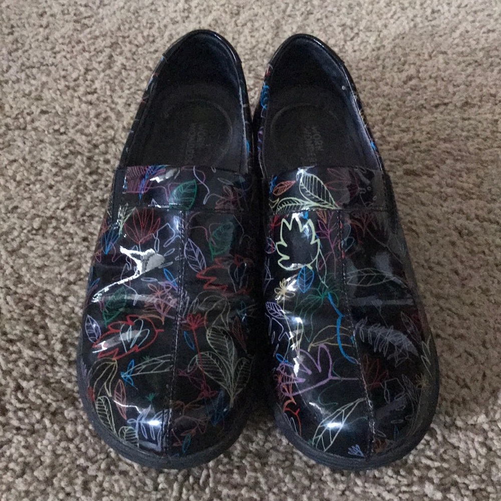 Dansko Wonder Works